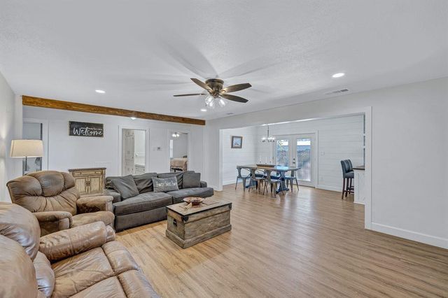 309 W Avenue H Ave, Jarrell, TX 76537