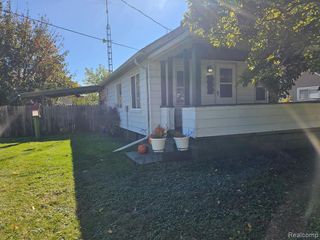 1097 W Buder Avenue, Flint, MI 48507