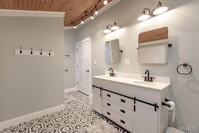 7644 Highway 17, Houston, MO 65483