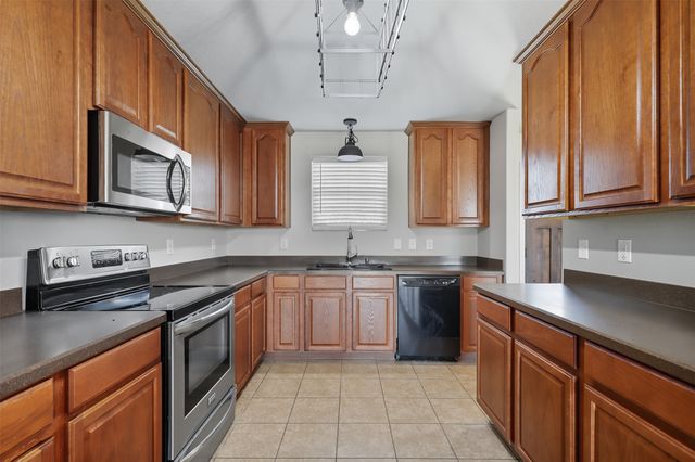 701 S Heights Drive, Crowley, TX 76036