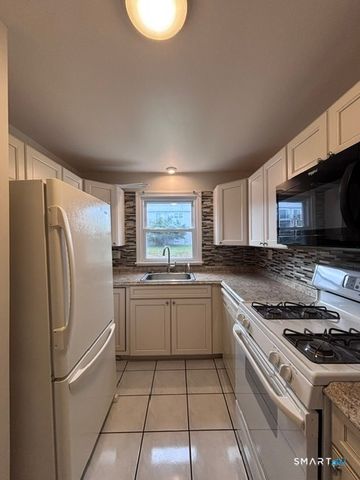 14 Carriage Path North 14, Milford, CT 06460
