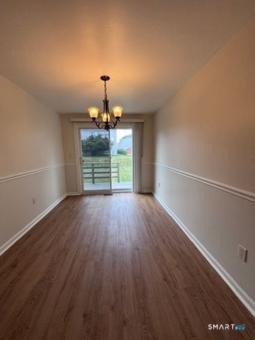 14 Carriage Path North 14, Milford, CT 06460