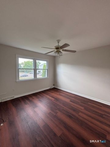 14 Carriage Path North 14, Milford, CT 06460