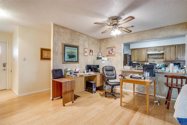 306 Hallmark Drive, Arlington, TX 76011