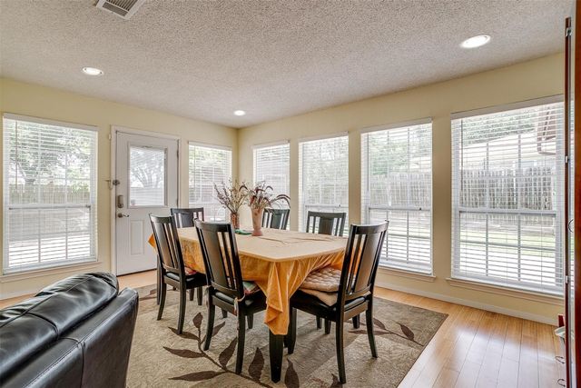 306 Hallmark Drive, Arlington, TX 76011