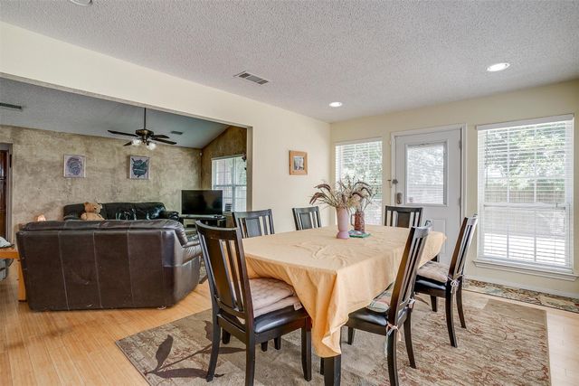 306 Hallmark Drive, Arlington, TX 76011