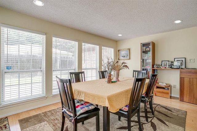 306 Hallmark Drive, Arlington, TX 76011