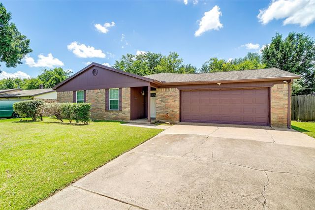 306 Hallmark Drive, Arlington, TX 76011