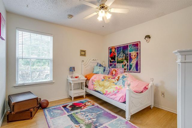 306 Hallmark Drive, Arlington, TX 76011