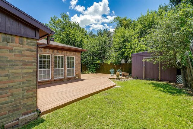 306 Hallmark Drive, Arlington, TX 76011