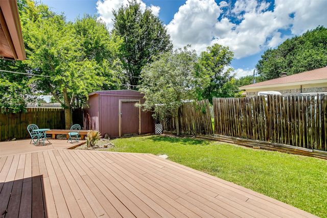 306 Hallmark Drive, Arlington, TX 76011