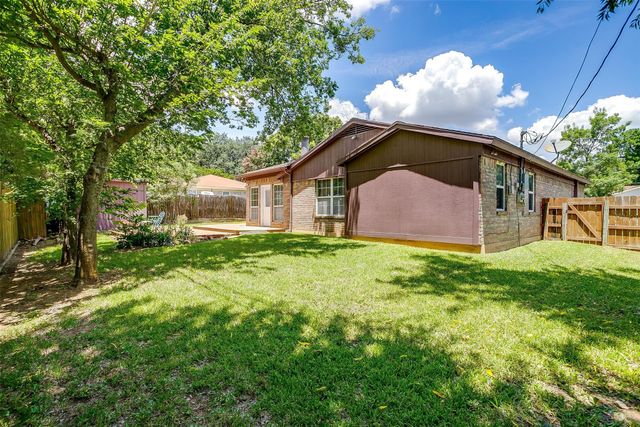 306 Hallmark Drive, Arlington, TX 76011