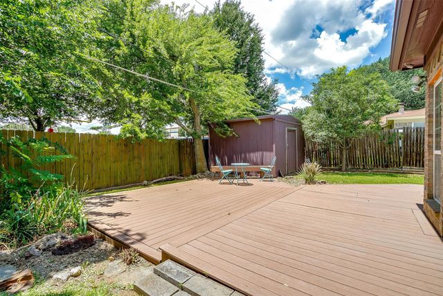 306 Hallmark Drive, Arlington, TX 76011