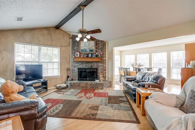 306 Hallmark Drive, Arlington, TX 76011