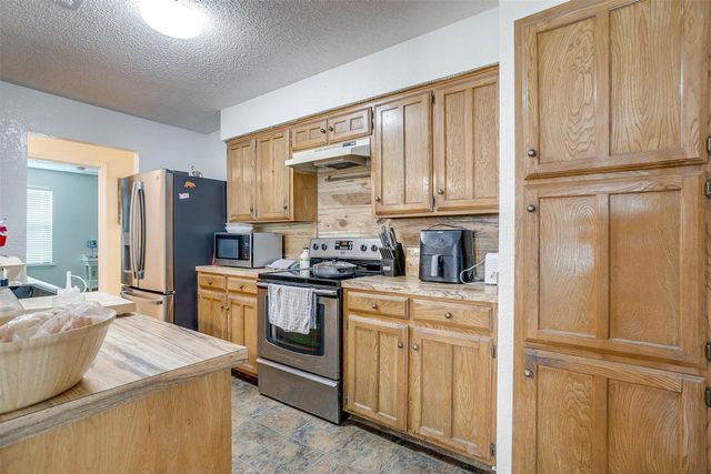 306 Hallmark Drive, Arlington, TX 76011