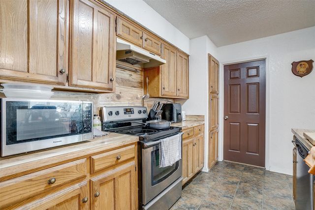 306 Hallmark Drive, Arlington, TX 76011