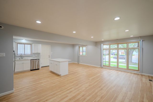 12111 S Justine Avenue, Chicago, IL 60643