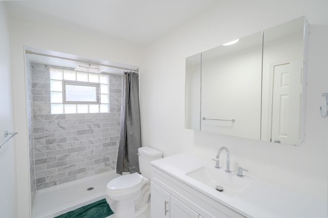 12111 S Justine Avenue, Chicago, IL 60643