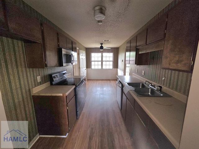 2131 Walberg Drive, Hinesville, GA 31313