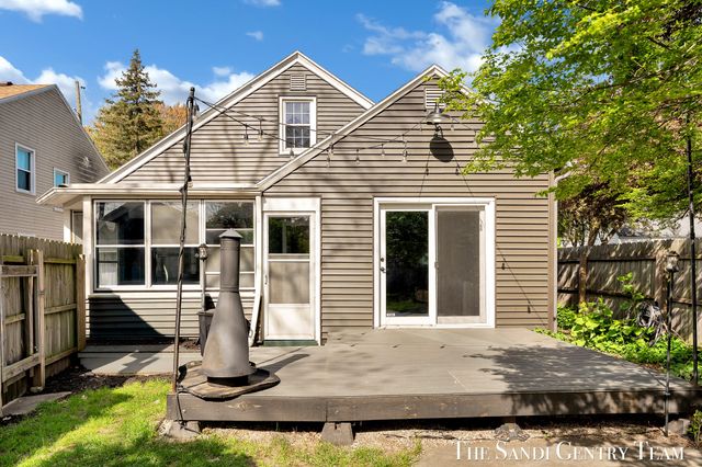 2414 Paris Avenue Se, City Of Grand Rapids, MI 49507