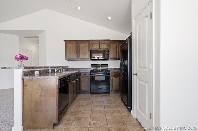 205 W 45th Street, Sand Springs, OK 74063