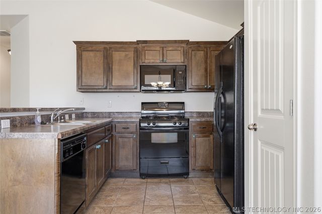 205 W 45th Street, Sand Springs, OK 74063