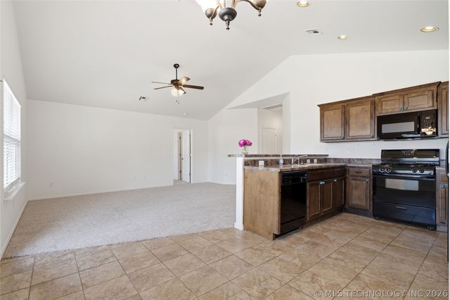 205 W 45th Street, Sand Springs, OK 74063