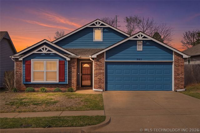 205 W 45th Street, Sand Springs, OK 74063