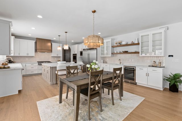 9720 Dunegrass Way, St. John, IN 46373