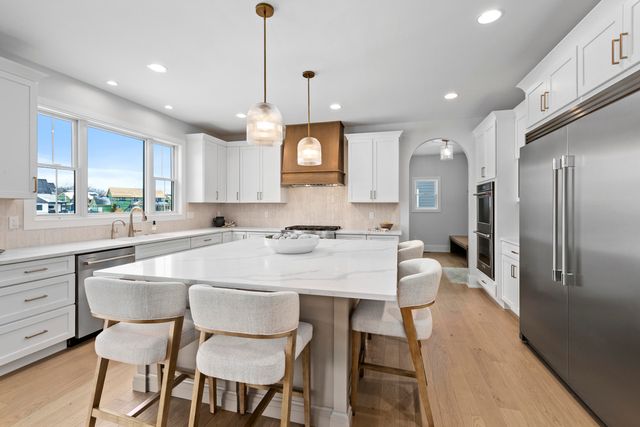 9720 Dunegrass Way, St. John, IN 46373