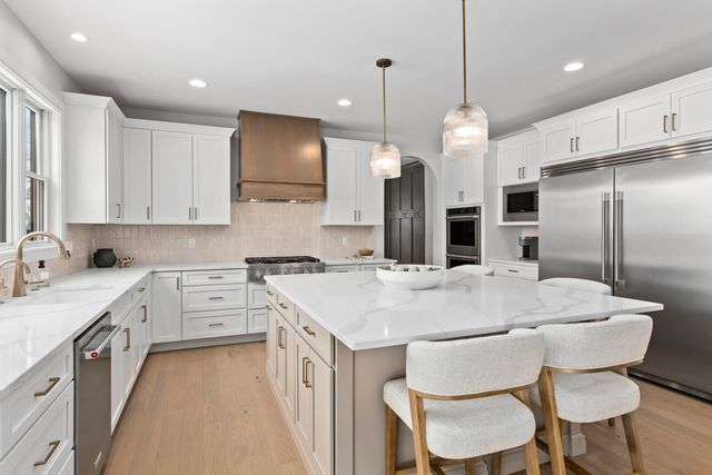 9720 Dunegrass Way, St. John, IN 46373