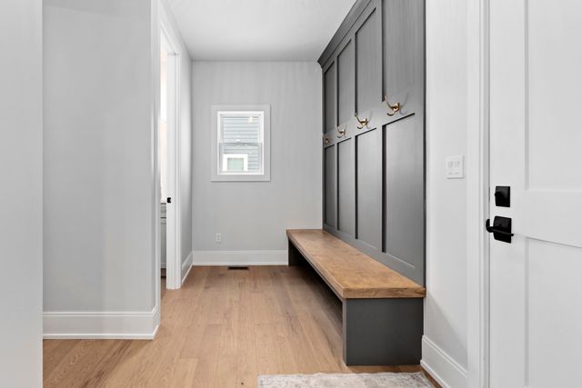 9720 Dunegrass Way, St. John, IN 46373