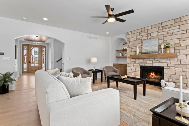 9720 Dunegrass Way, St. John, IN 46373