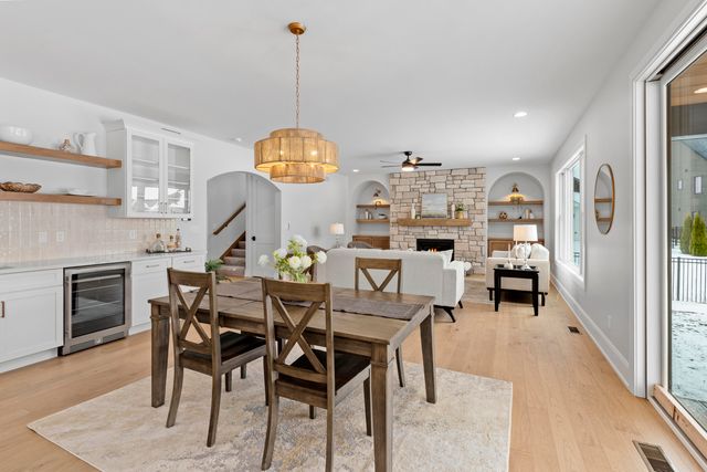 9720 Dunegrass Way, St. John, IN 46373