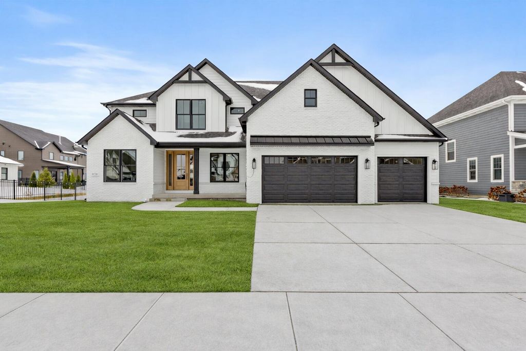 9720 Dunegrass Way, St. John, IN 46373