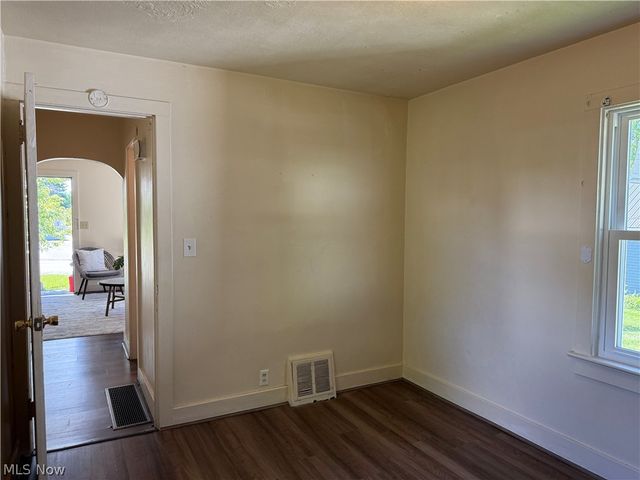 4563 Nutwood Avenue NW, Champion, OH 44483