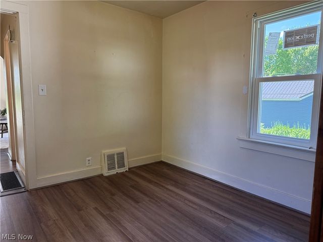 4563 Nutwood Avenue NW, Champion, OH 44483