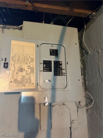 4563 Nutwood Avenue NW, Champion, OH 44483