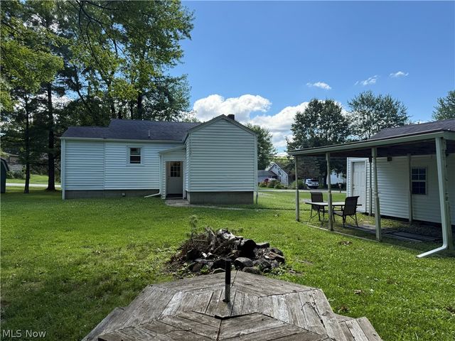 4563 Nutwood Avenue NW, Champion, OH 44483
