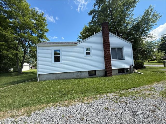 4563 Nutwood Avenue NW, Champion, OH 44483
