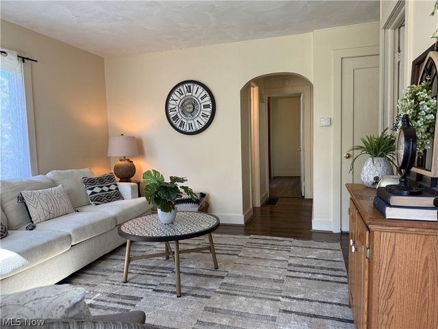 4563 Nutwood Avenue NW, Champion, OH 44483