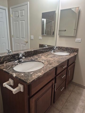 1479 N MILWAUKEE Avenue 309, Libertyville, IL 60048