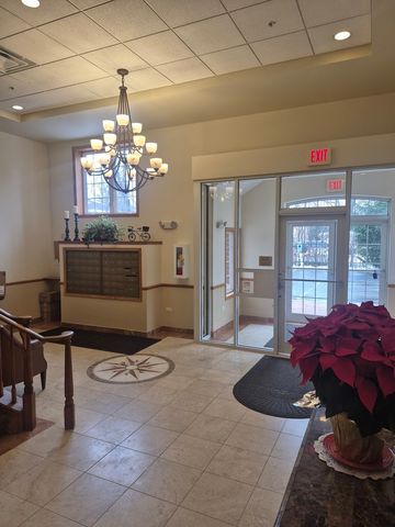 1479 N MILWAUKEE Avenue 309, Libertyville, IL 60048