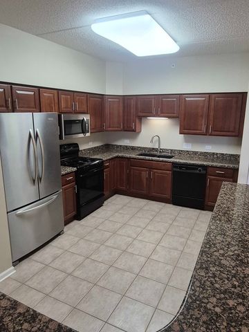 1479 N MILWAUKEE Avenue 309, Libertyville, IL 60048