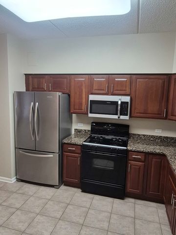 1479 N MILWAUKEE Avenue 309, Libertyville, IL 60048