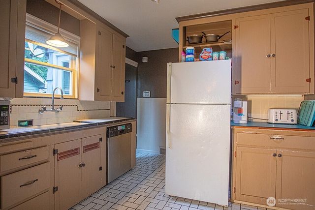 2020 Marine Drive, Bremerton, WA 98312