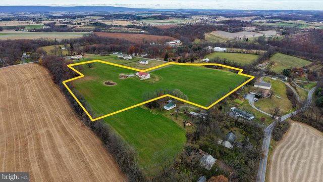 130 TROXEL RD, Shoemakersville, PA 19555