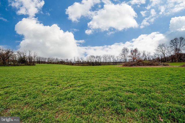 130 TROXEL RD, Shoemakersville, PA 19555