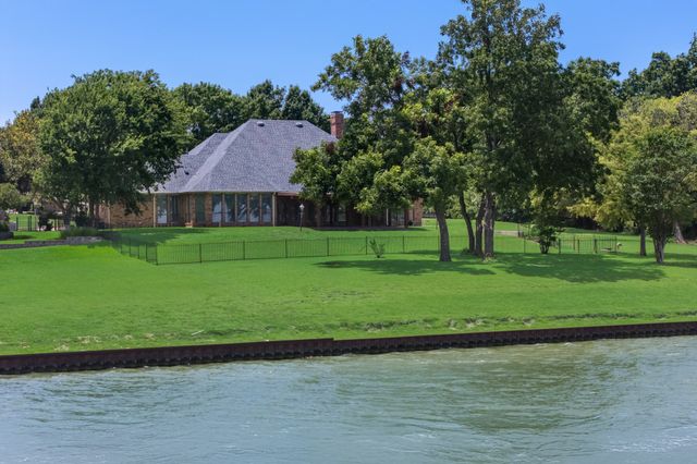 2318 Southbay Circle, Rowlett, TX 75088