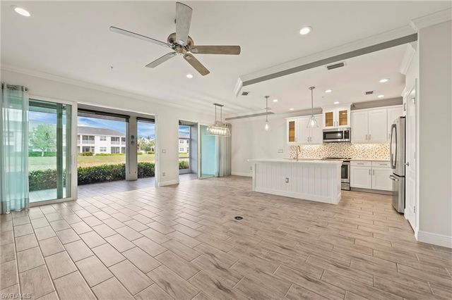 6954 Avalon CIR 703, Naples, FL 34112